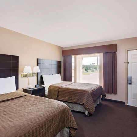 Travelodge By Wyndham Ozona Exteriör bild